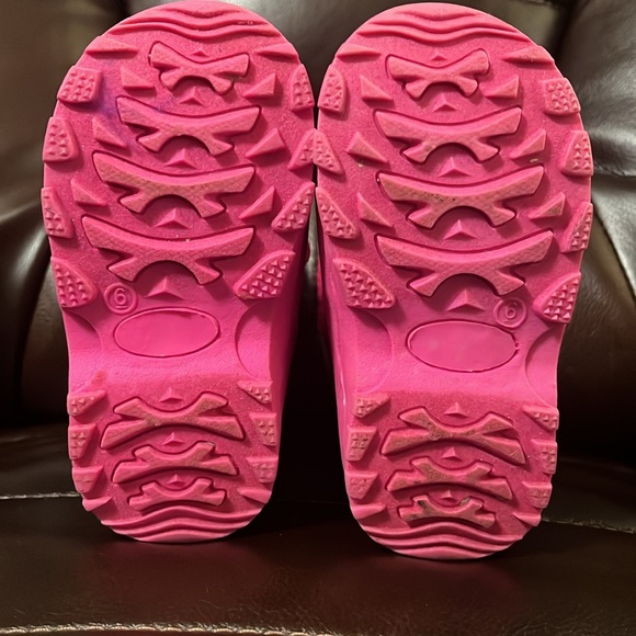 Gently used lined snow boots. - Picture 3 of 5